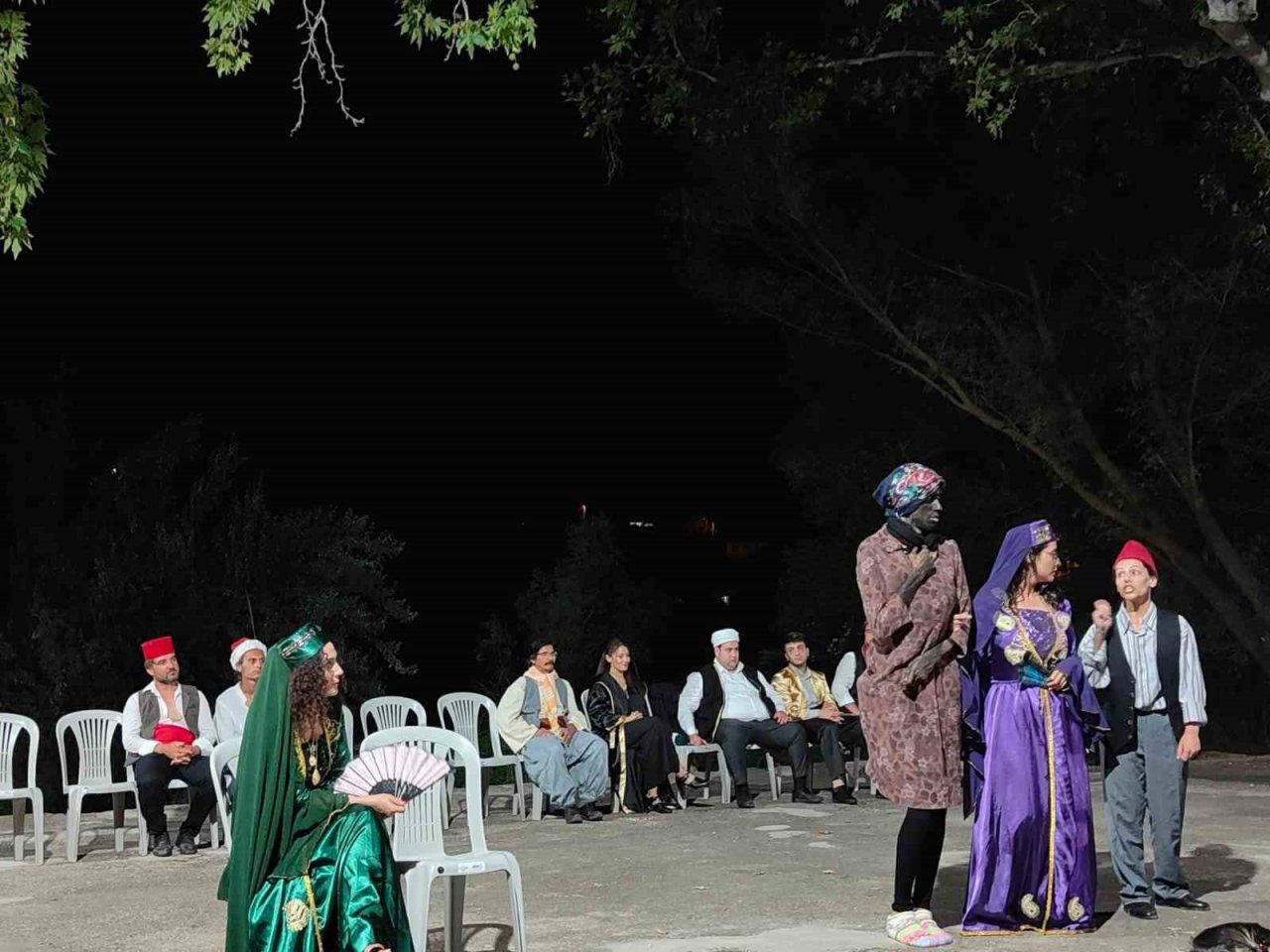 Efeler Belediyesi Şehir Tiyatrosu uluslararası şenliğe renk kattı