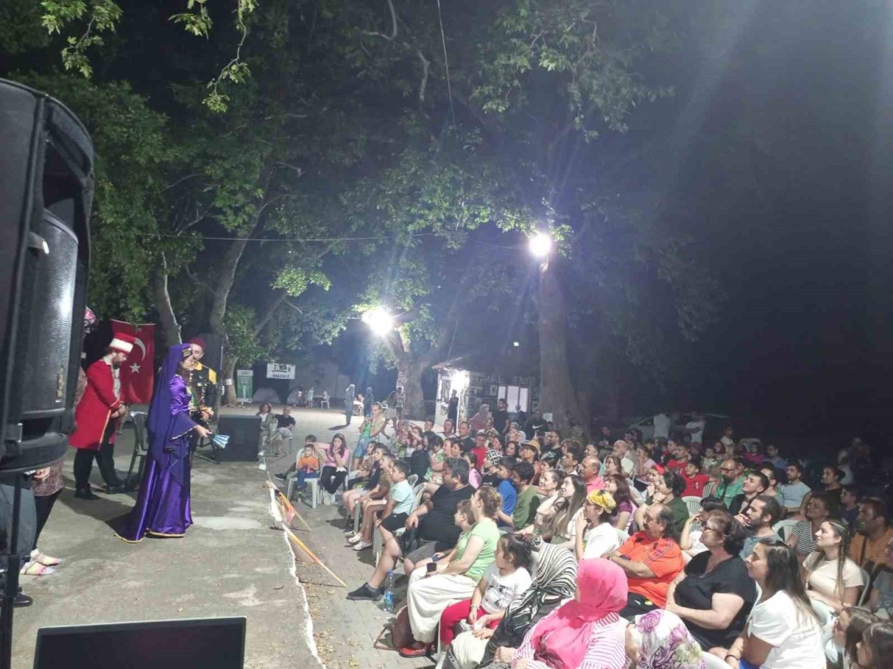 Efeler Belediyesi Şehir Tiyatrosu uluslararası şenliğe renk kattı