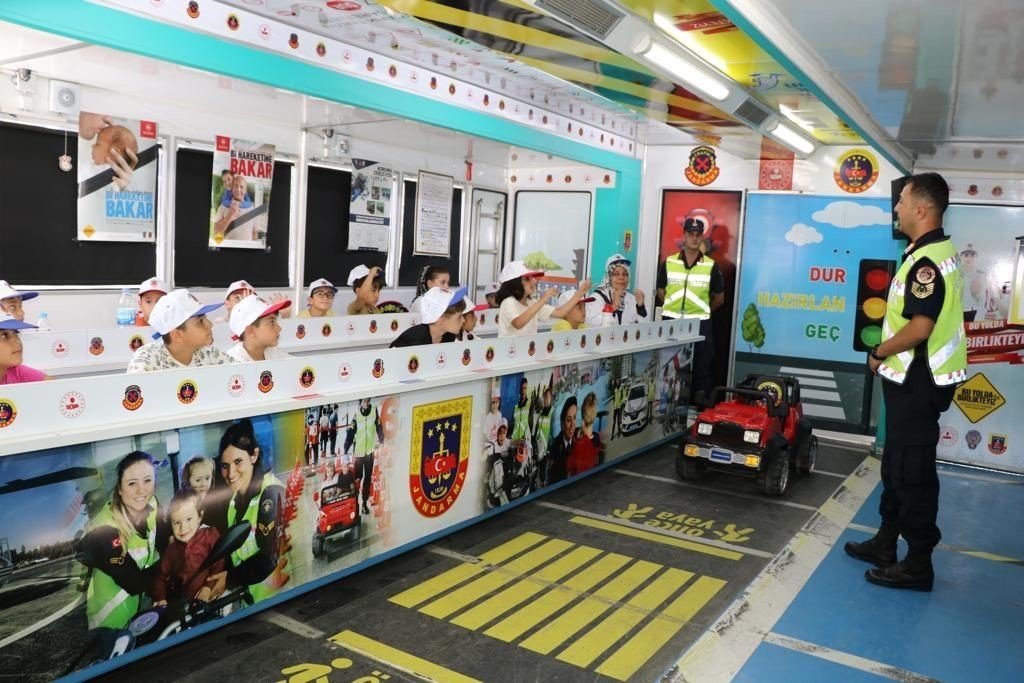 Elazığ’da öğrencilere trafik eğitimi verildi