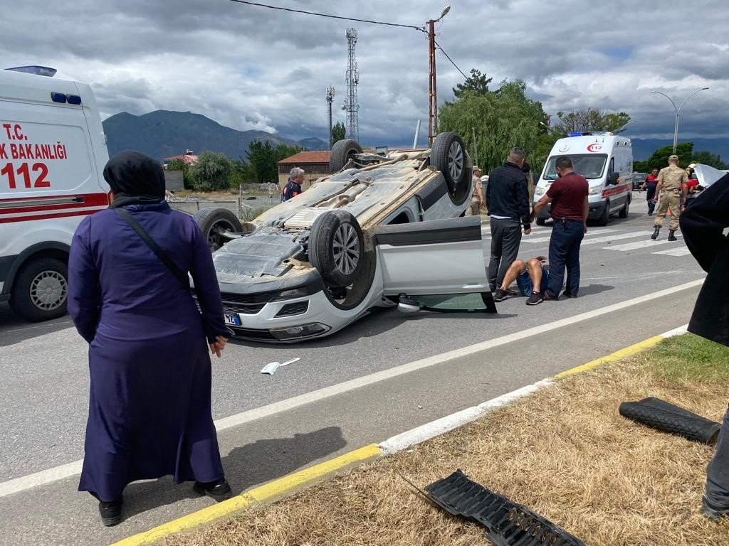 Kırmızı ışık ihlali kazaya neden oldu: 4 yaralı
