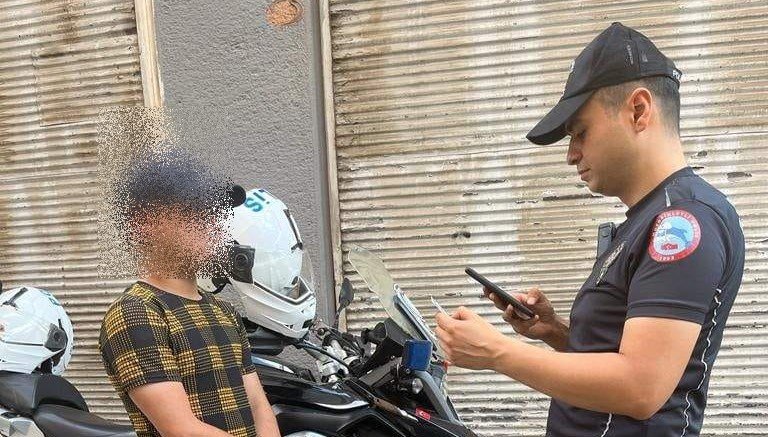 Metruk binalar çevresinde polis uygulaması