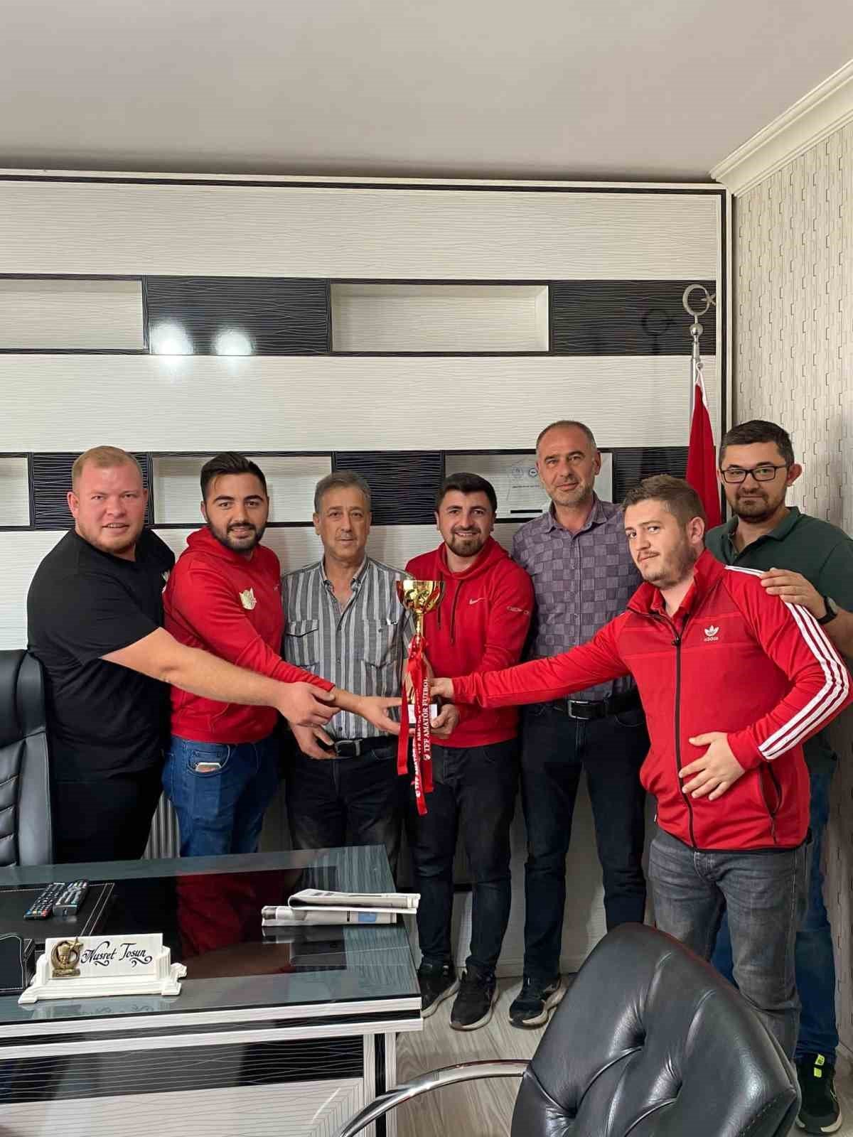 Gülümbespor şampiyonluk kupasını aldı