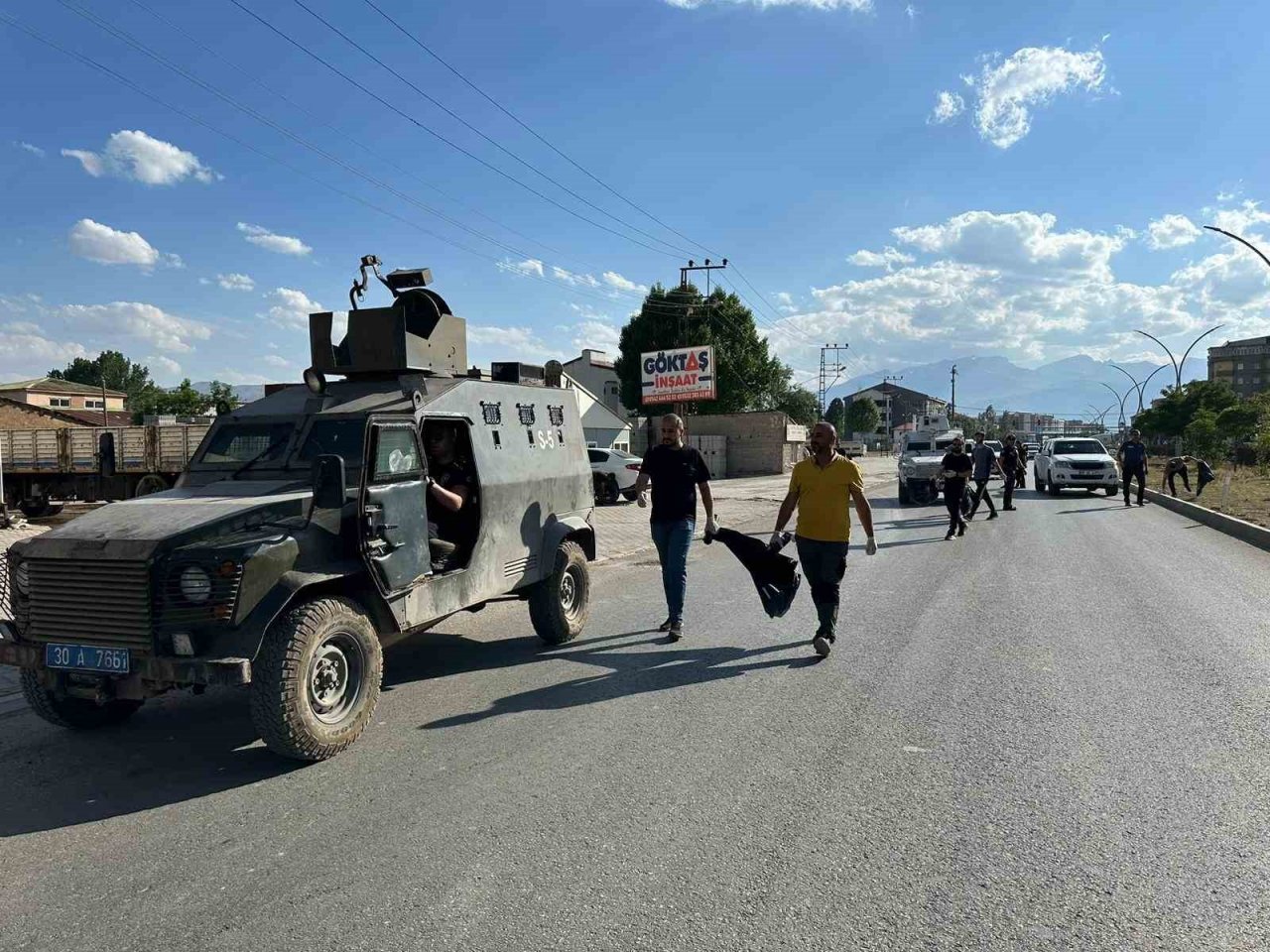 Yüksekovalı 200 sporcu çevre temizliği yaptı