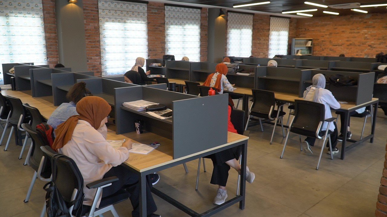 Gençler sınava Haliliye’de hazırlanıyor