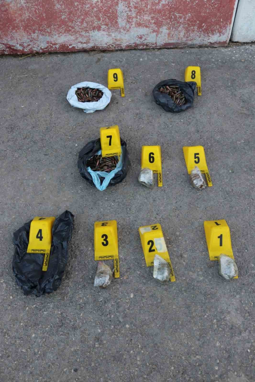 Hatay’da DEAŞ’lı 2 şüpheli el bombaları ile yakalandı