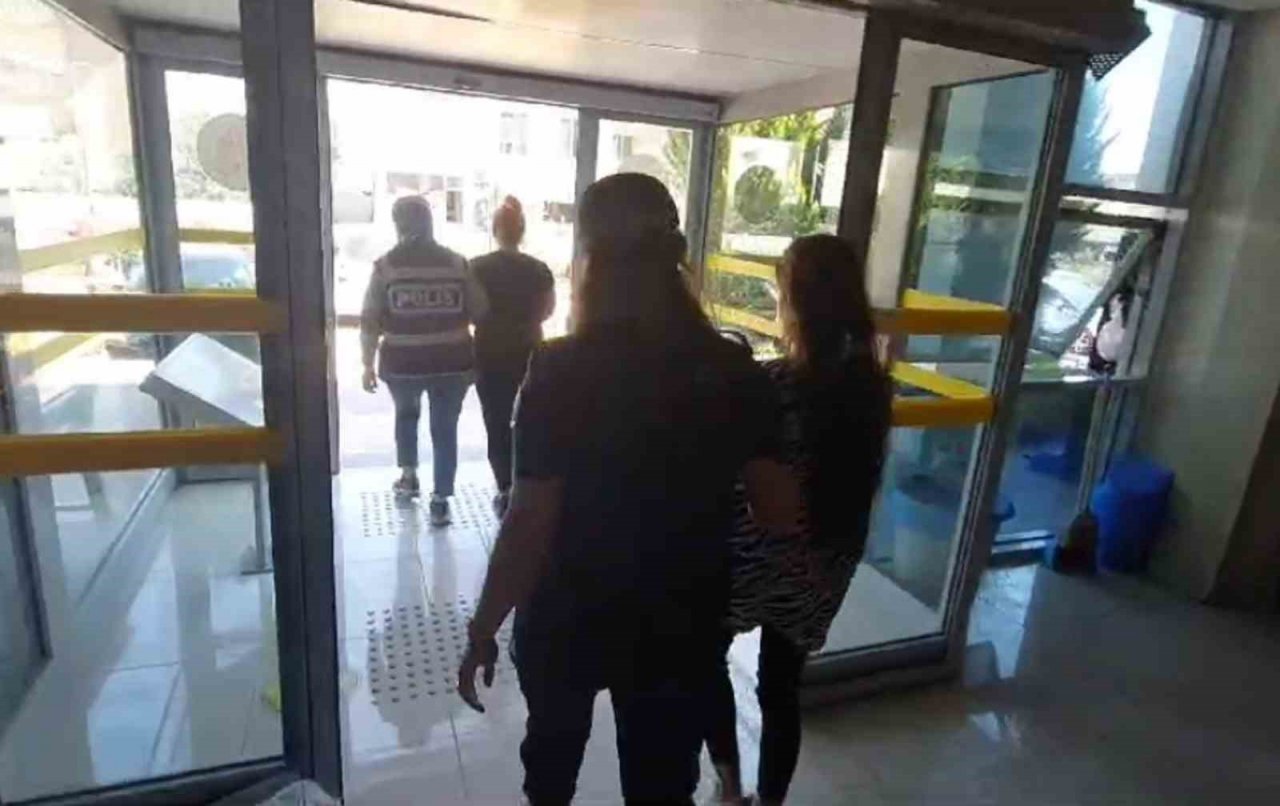 Hatay’da hırsızlık şüphelisi 2 kadın tutuklandı