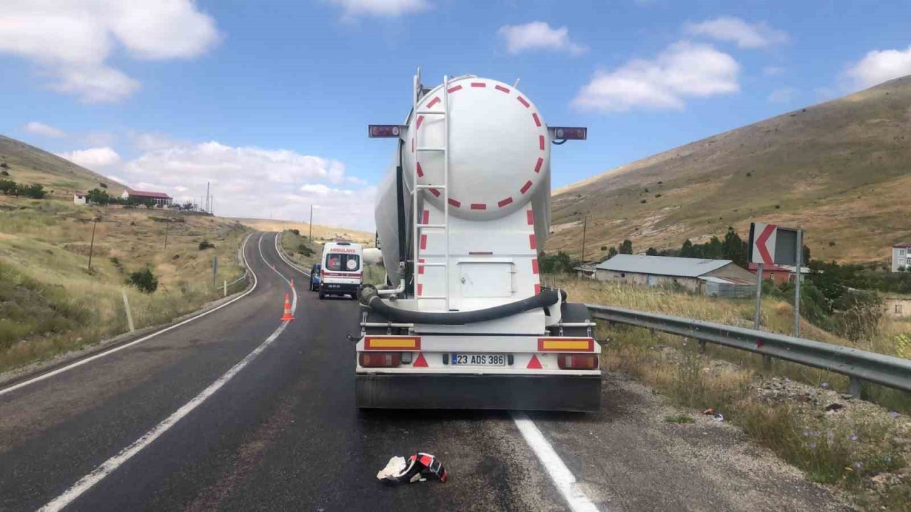 Tırla çarpışan motosiklet sürücüsü öldü