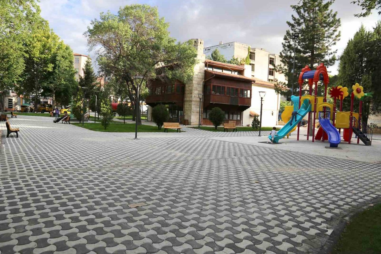 Karaman’da Türk Dil Parkı’nda yenileme çalışması yapıldı