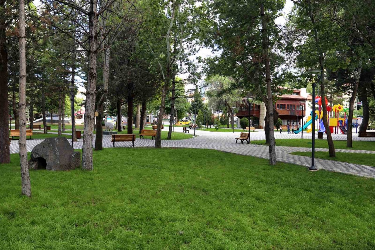 Karaman’da Türk Dil Parkı’nda yenileme çalışması yapıldı