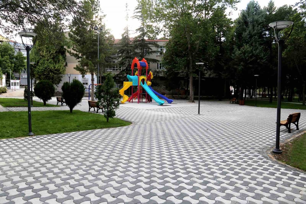 Karaman’da Türk Dil Parkı’nda yenileme çalışması yapıldı