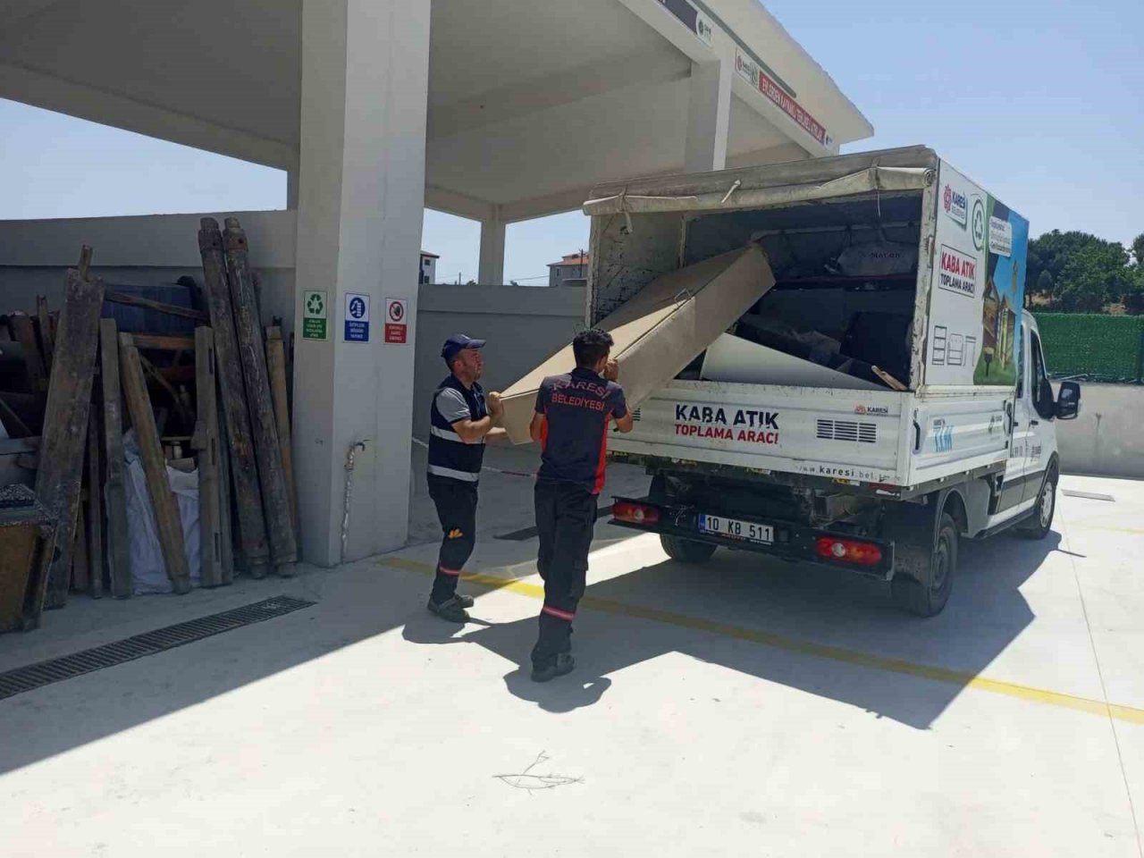 Karesi’de tonlarca atık geri dönüşüm için toplandı