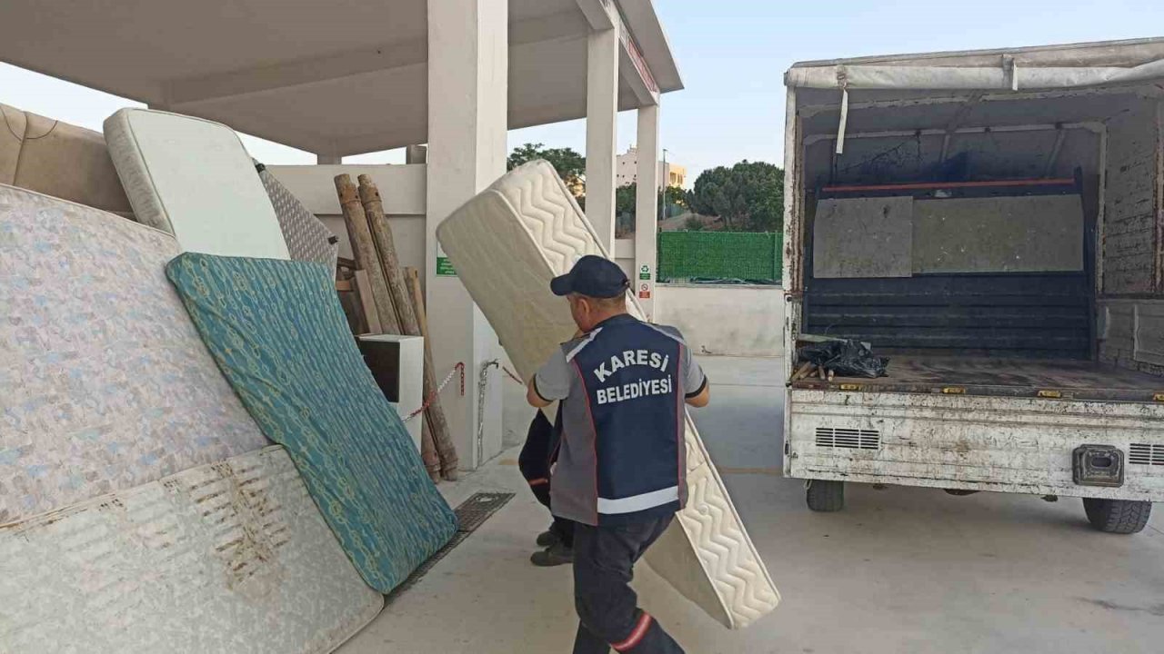 Karesi’de tonlarca atık geri dönüşüm için toplandı