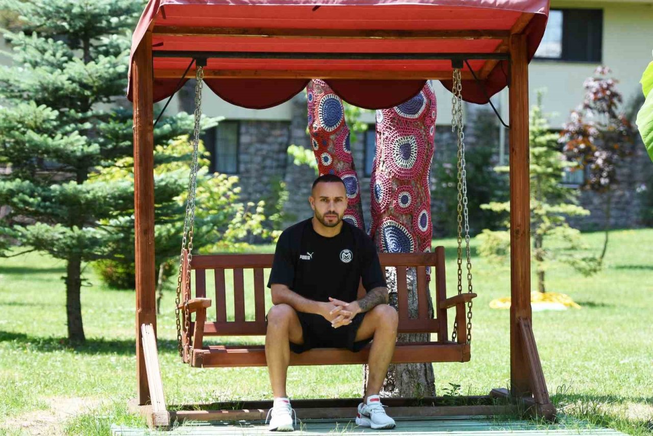Kerim Frei: "Buraya şampiyonluk yaşamak ve Süper Lig’e çıkmak için geldim"