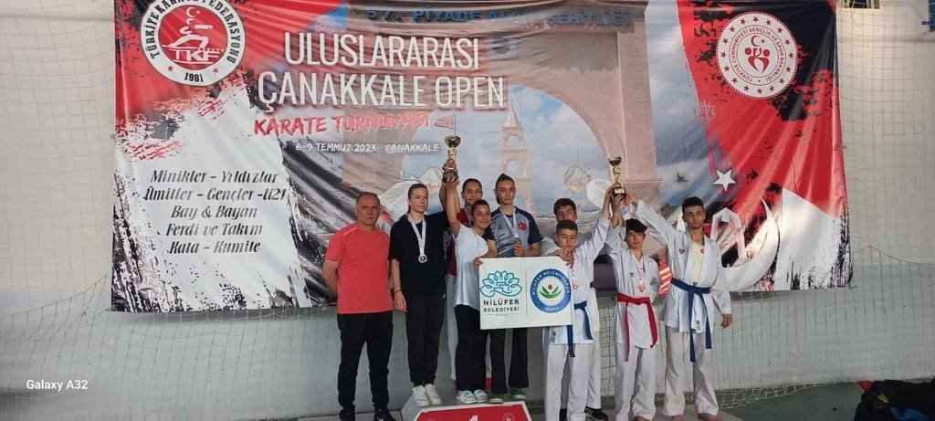 Nilüferli sporcular Karate Turnuvası’ndan ödülle döndü