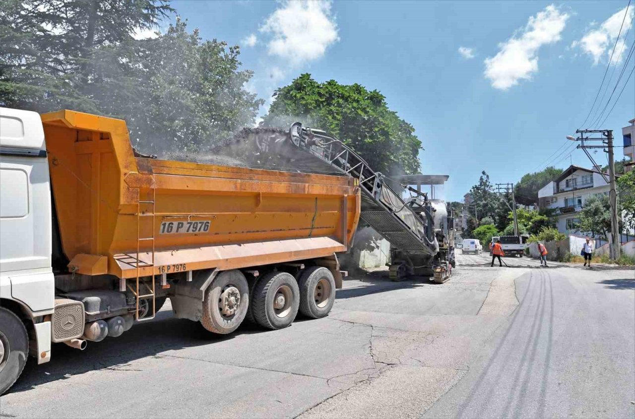 Osmangazi Belediyesi 6 ayda 28 bin ton asfalt çalışması yaptı