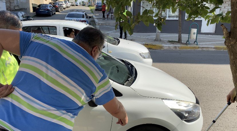 Yolun karşısına geçmeye çalışan çocuğa otomobil çarptı