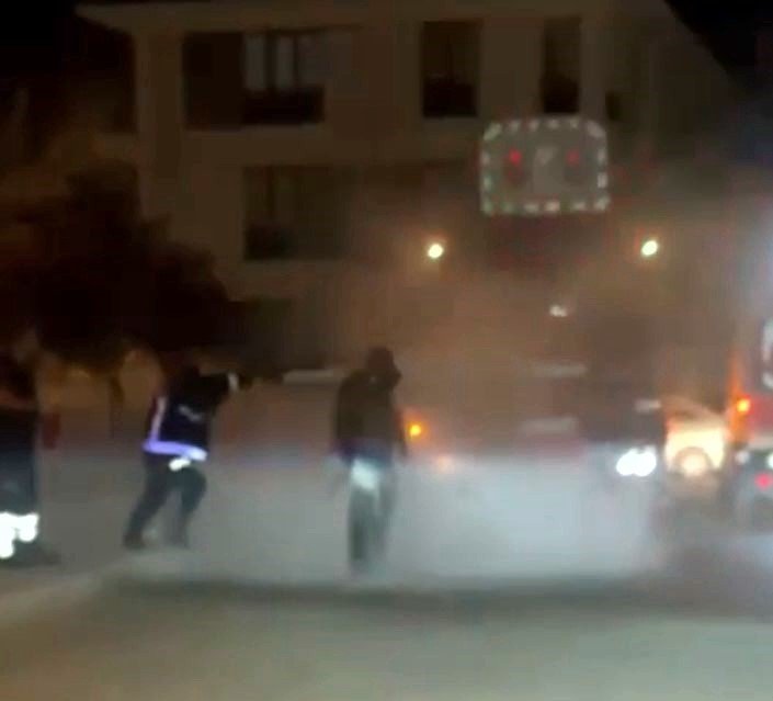 Sakarya’da korkunç olay: Sokak ortasında alev aldı