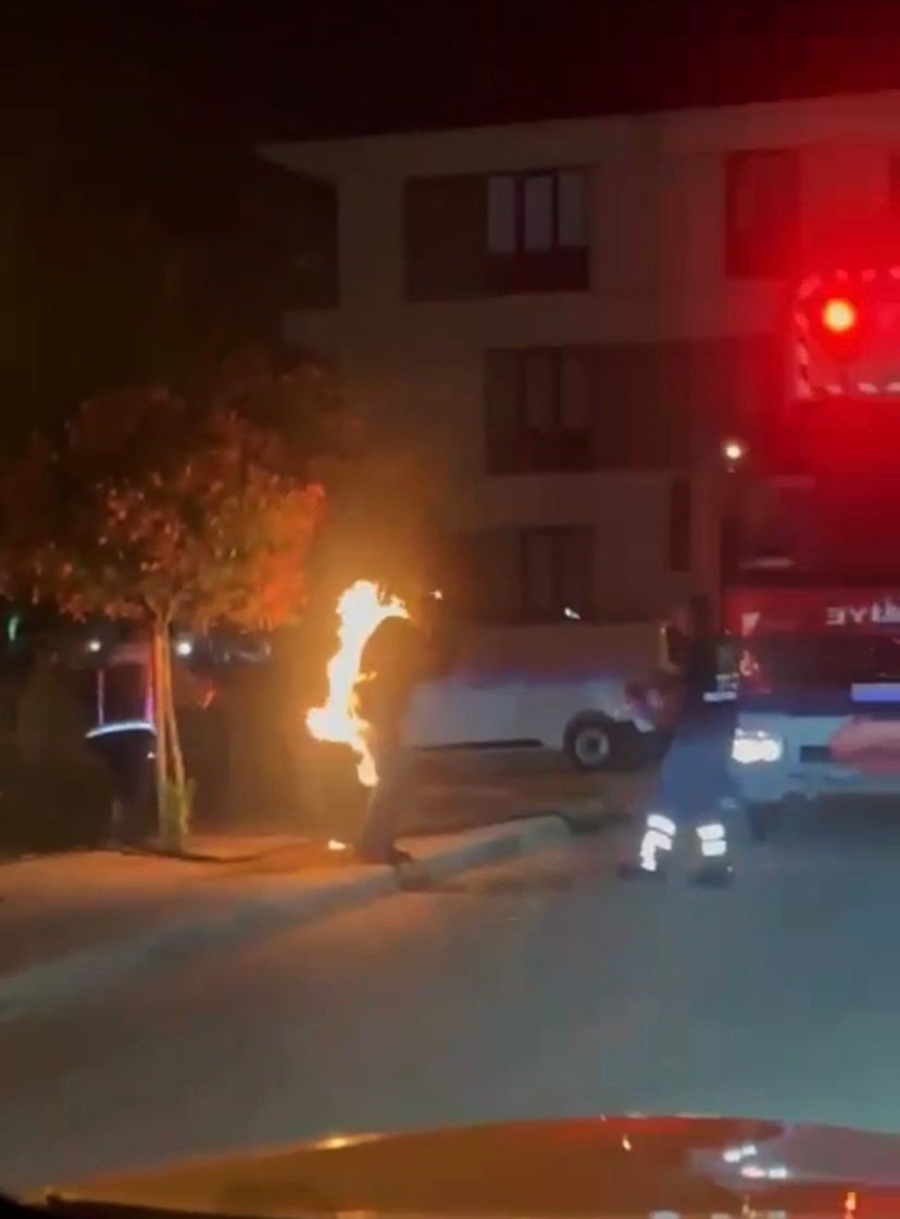 Sakarya’da korkunç olay: Sokak ortasında alev aldı
