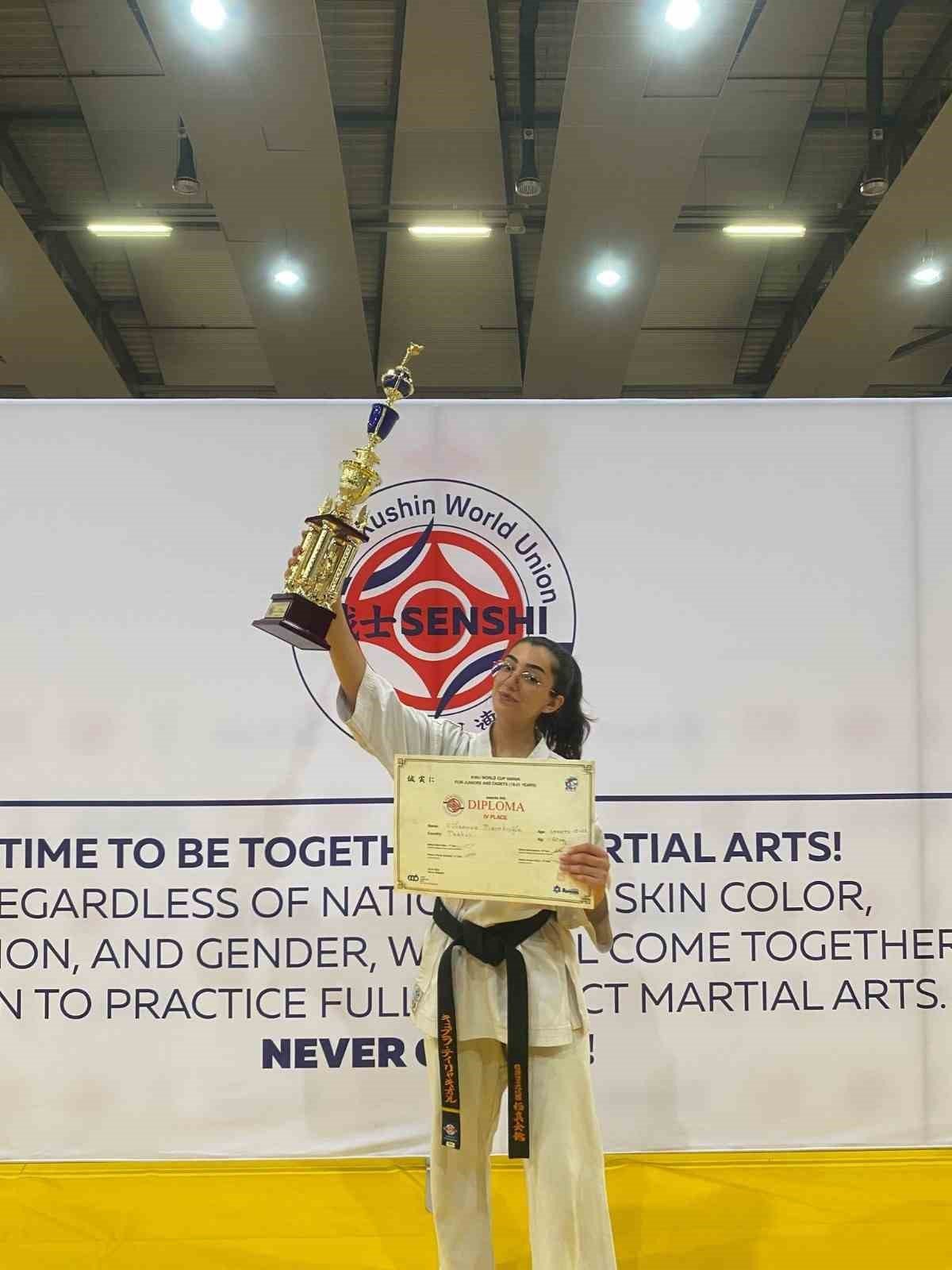 Sinoplu sporcu dünya 3’üncüsü oldu