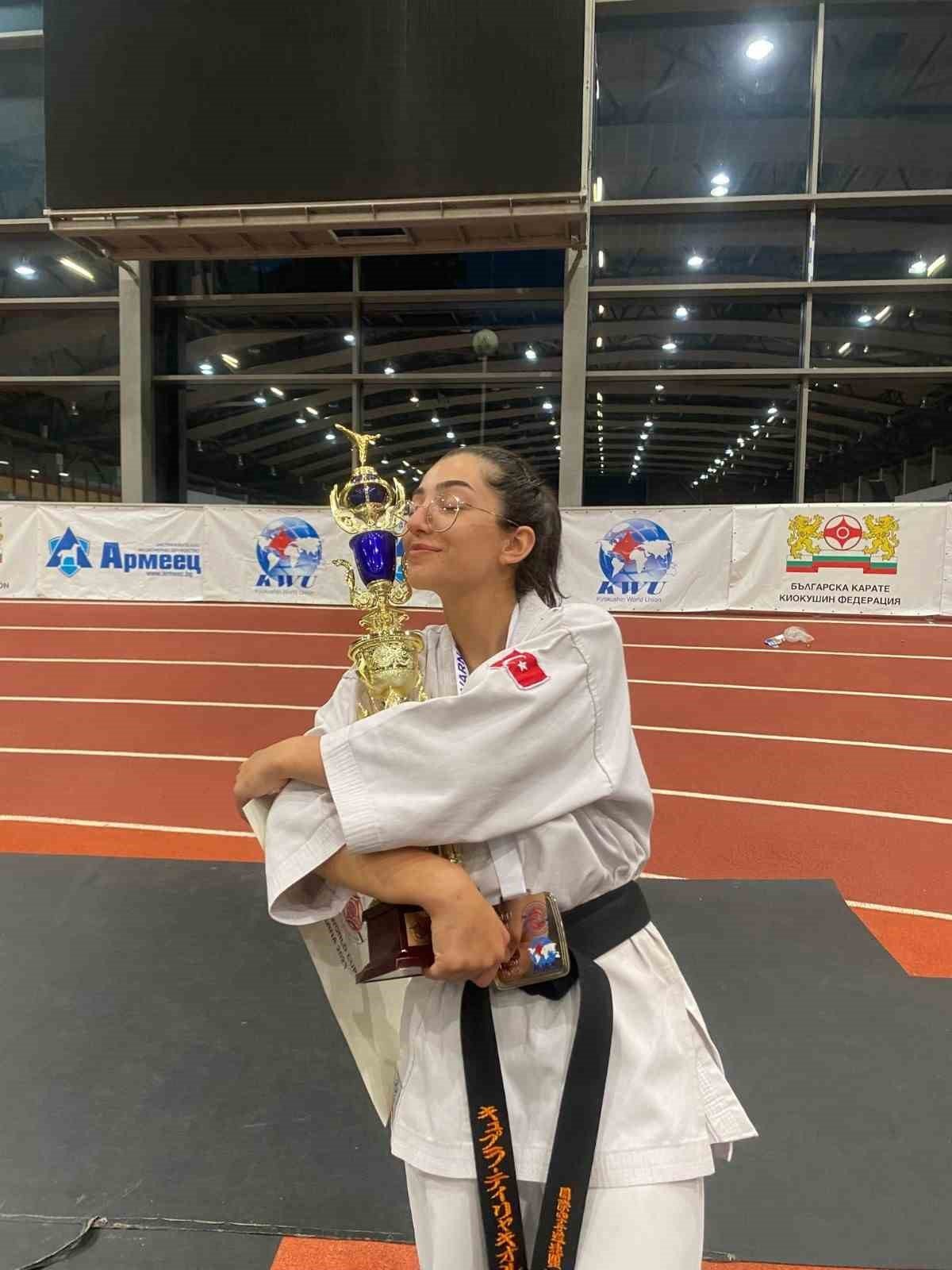 Sinoplu sporcu dünya 3’üncüsü oldu