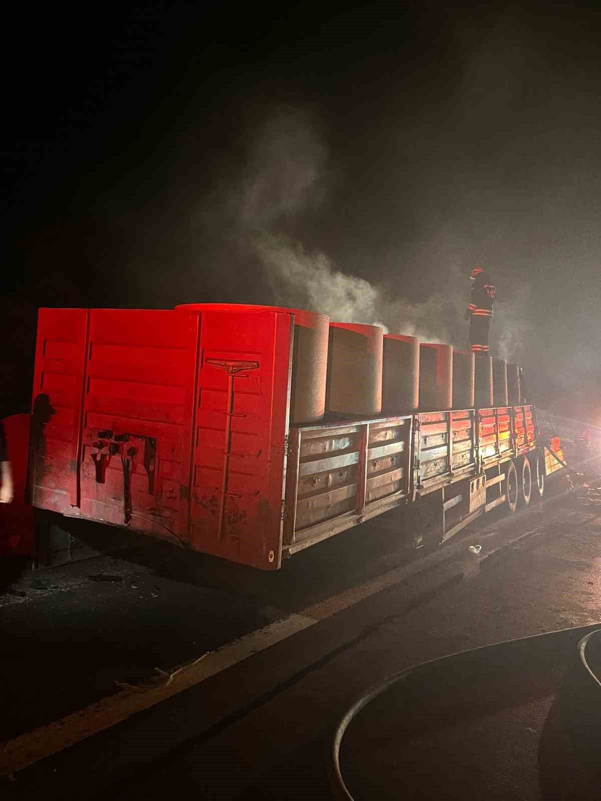 Lastiği patlayan tır alev topuna döndü