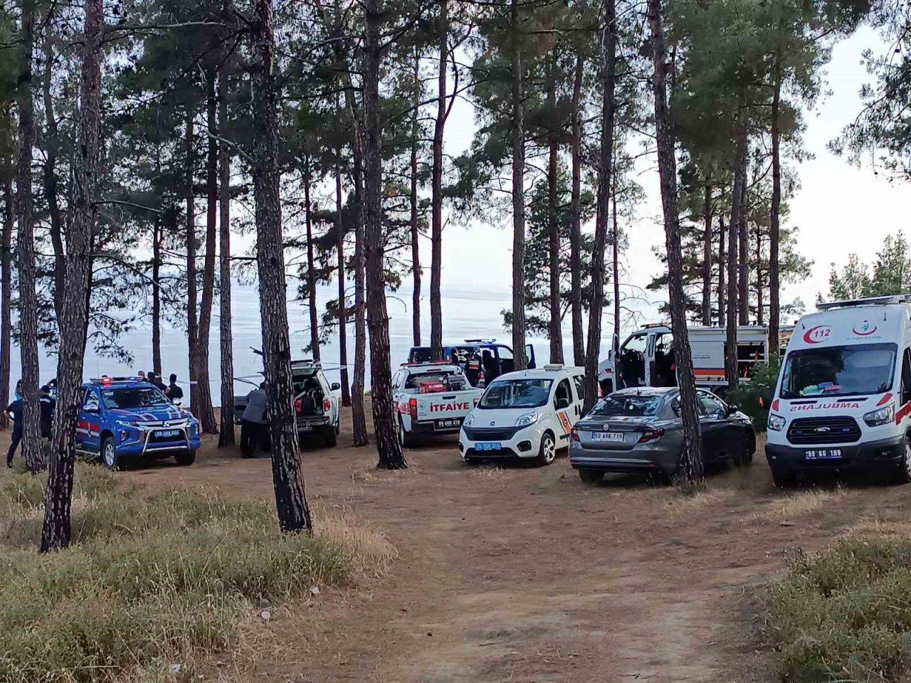 Manzara keyfi pahalıya mal oldu: Aracı uçurumdan aşağı yuvarlandı