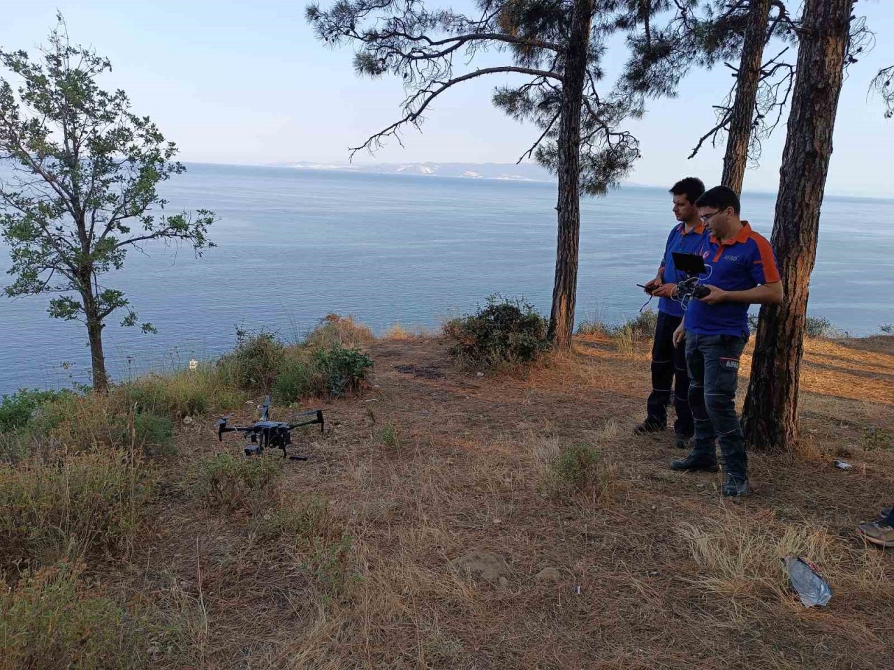 Manzara keyfi pahalıya mal oldu: Aracı uçurumdan aşağı yuvarlandı