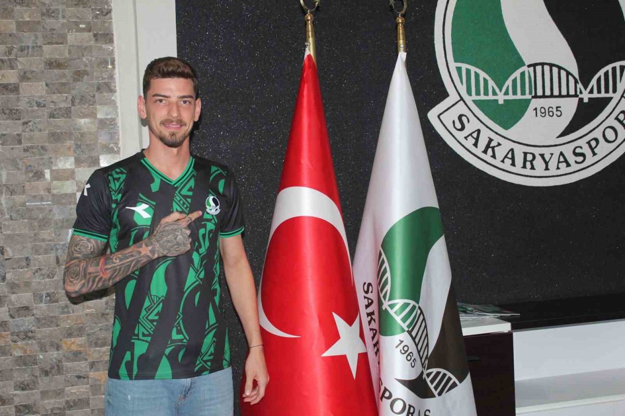 Sakaryaspor, Erdi Dikmen ile sözleşme imzaladı