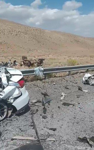 Askeri araçla otomobil çarpıştı: Çok sayıda yaralı var