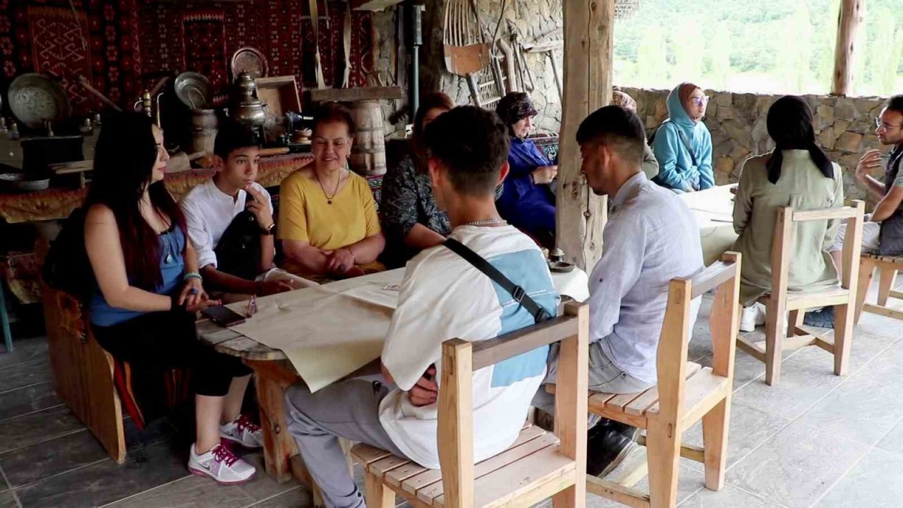 Çerkezce de oda anlamına gelen “Haceş” adının verildiği müze evi, ayda 2 bin kişiyi ağırlıyor