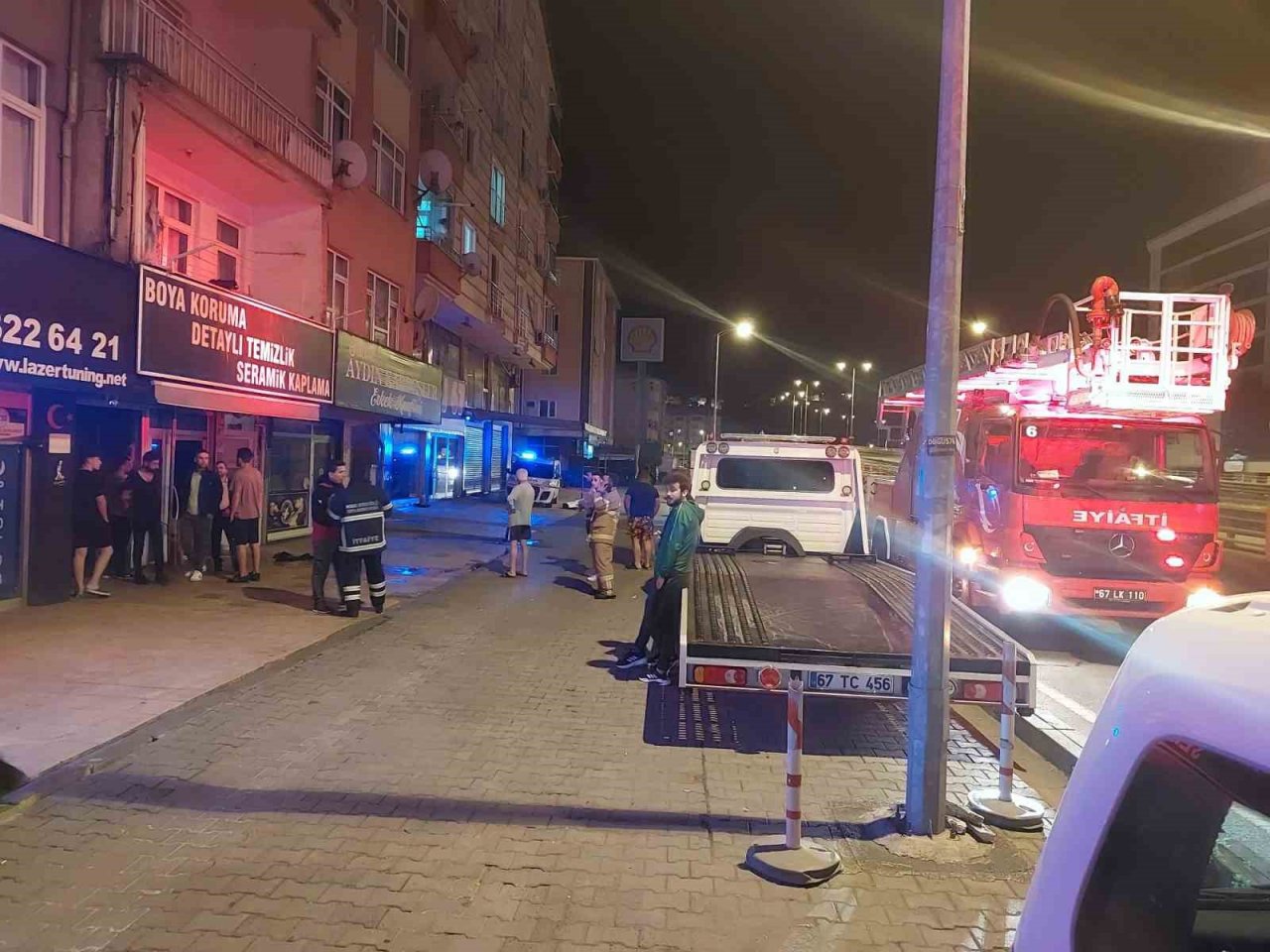 Oto aksesuar dükkanında çıkan yangında faciadan dönüldü