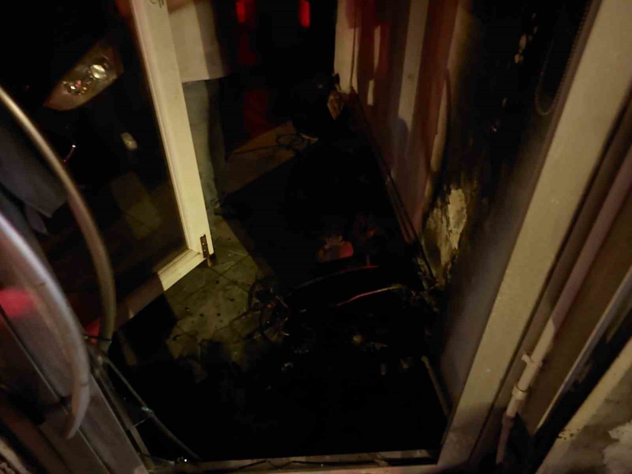 Oto aksesuar dükkanında çıkan yangında faciadan dönüldü