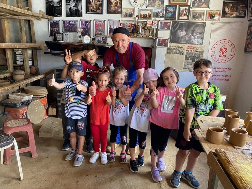 68 yılını çömlekçiliğe adadı