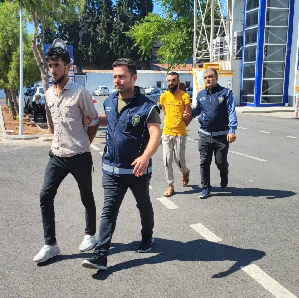 Kaçak göçmenleri bin 500 dolara getiren 7 şüpheli yakalandı