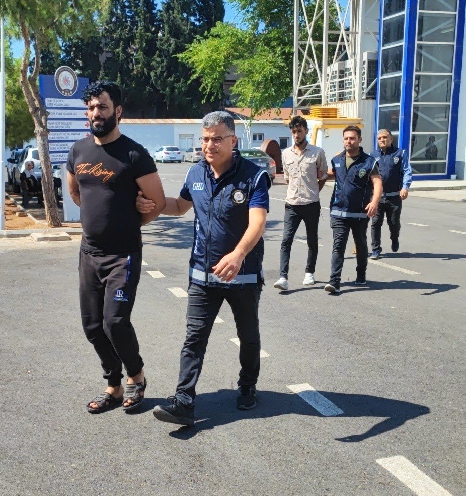 Kaçak göçmenleri bin 500 dolara getiren 7 şüpheli yakalandı
