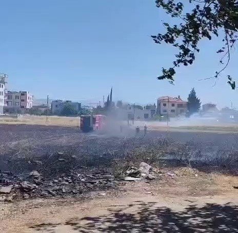 Anız yangını ikametlere sıçramadan söndürüldü