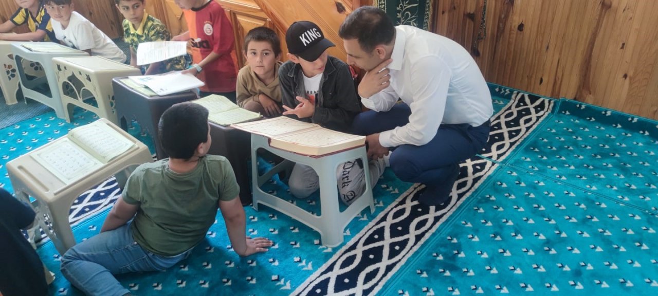 Kaymakam Sülün, vatandaşların dertlerini dinliyor