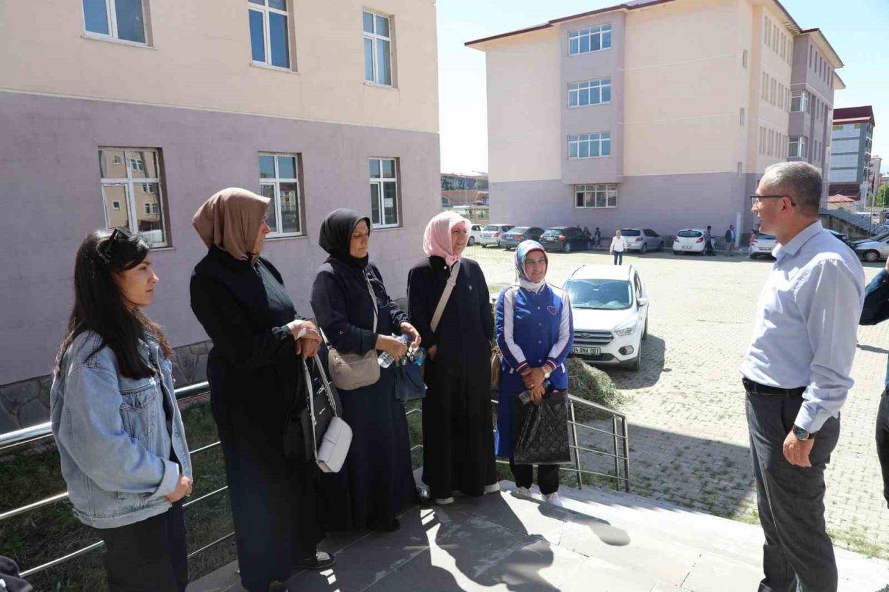 Ağrı Milli Eğitim Müdürü Kökrek, liselerdeki yetenek sınavlarını inceledi