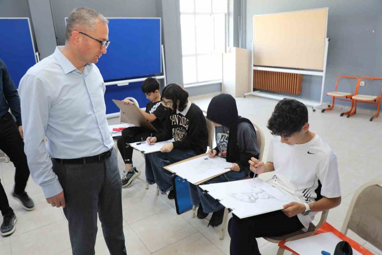 Ağrı Milli Eğitim Müdürü Kökrek, liselerdeki yetenek sınavlarını inceledi