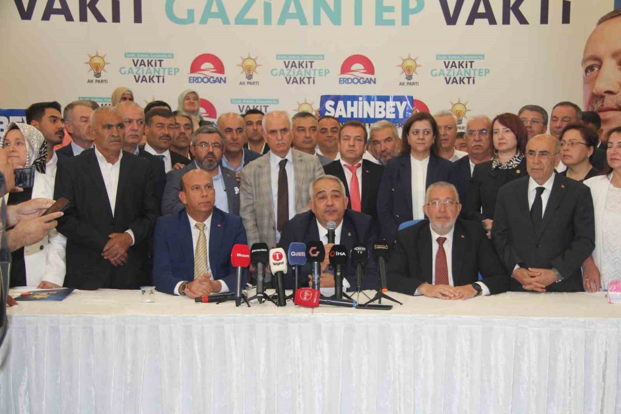AK Parti Gaziantep İl Başkanlığında devir teslim töreni yapıldı