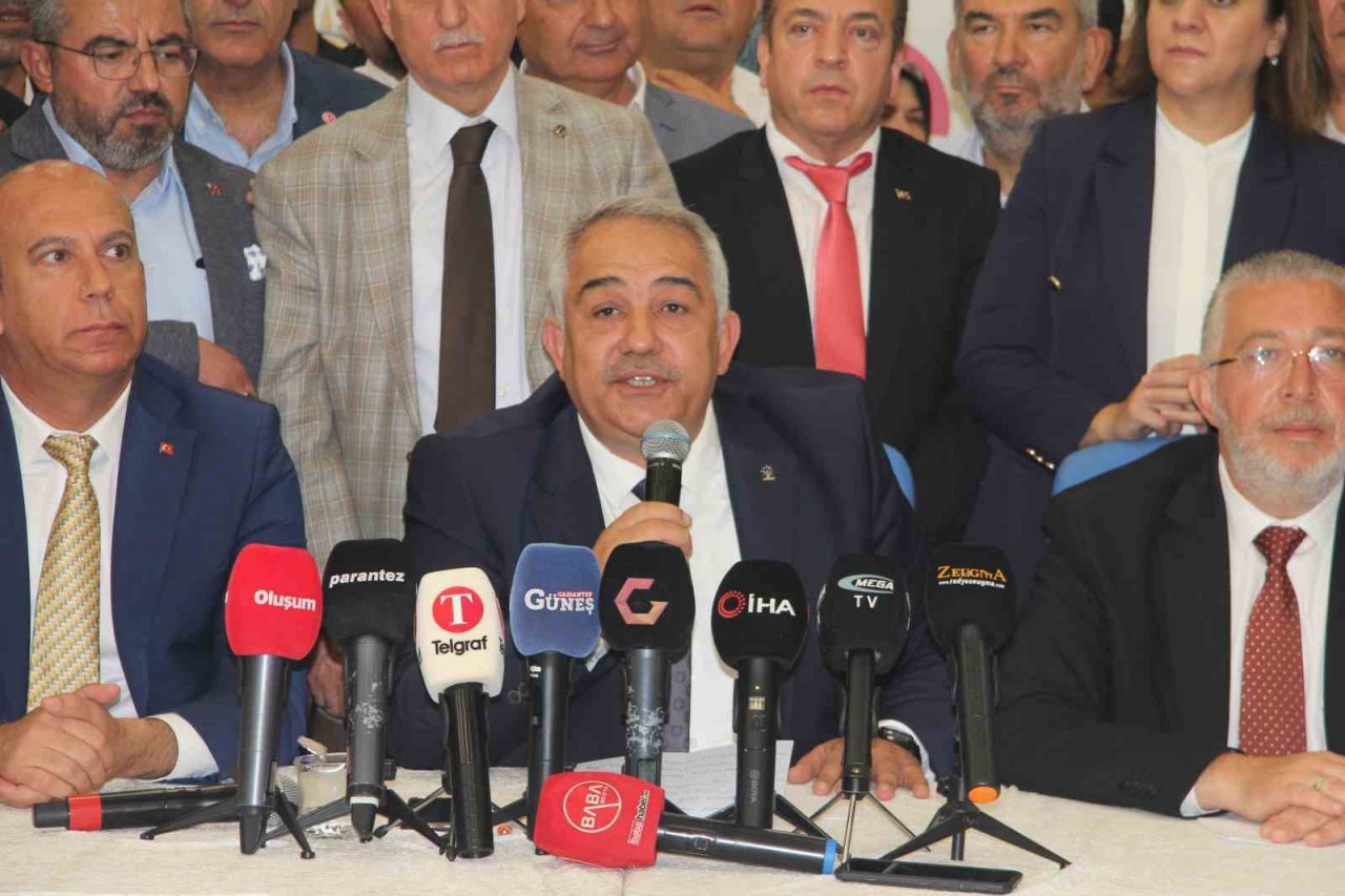 AK Parti Gaziantep İl Başkanlığında devir teslim töreni yapıldı