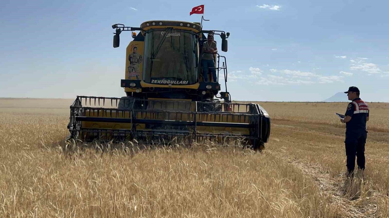 Jandarma tarım arazilerinde anız yangını eğitiminde
