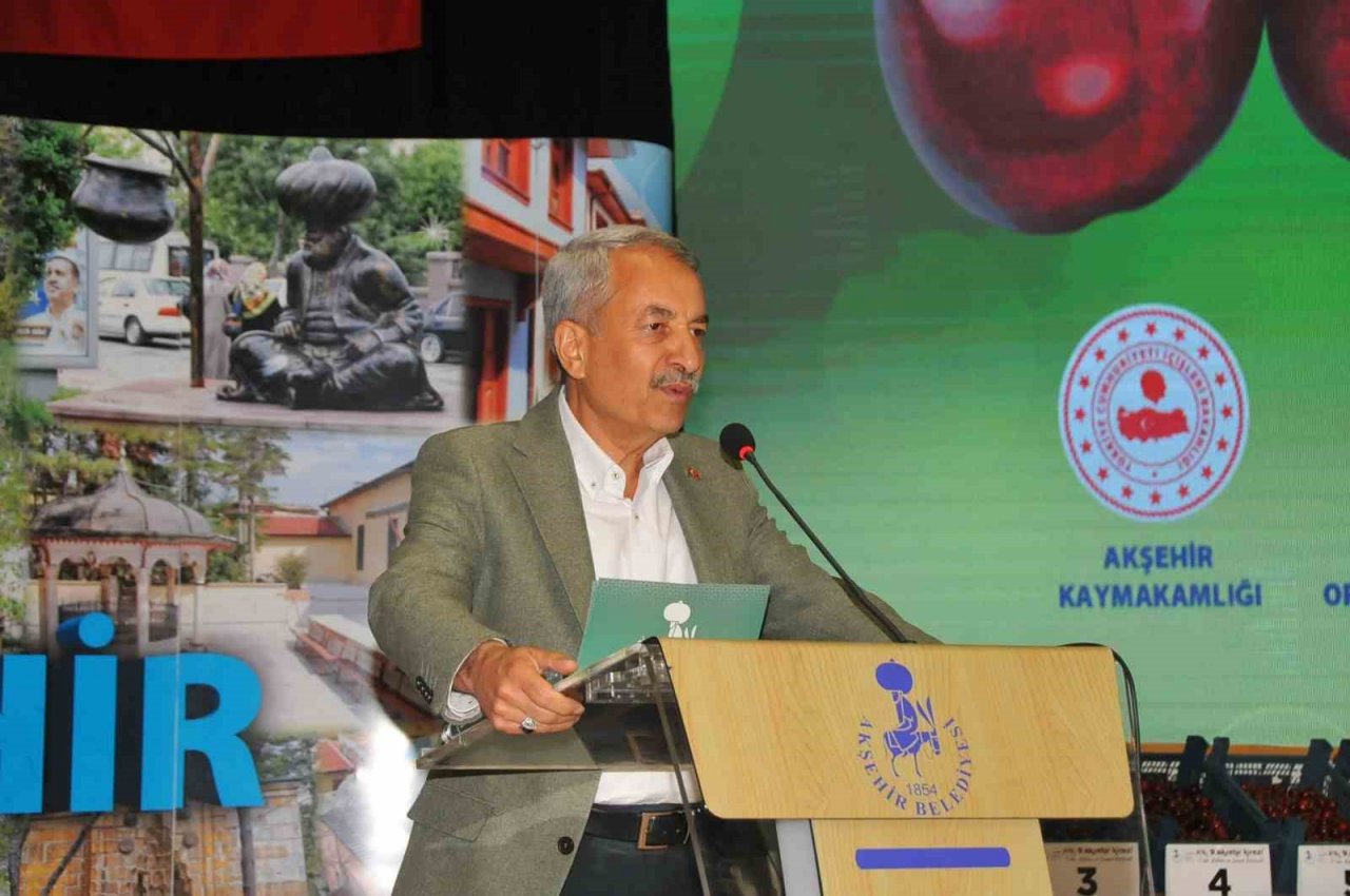 Akşehir Kirazı Kültür ve Sanat Festivali’nde çiftçiler ödüllendirildi