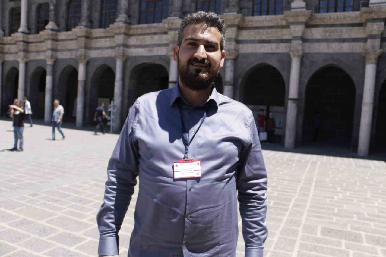 Ulu Cami’deki yılan figürü 4 farklı hikayesiyle turistlerin dikkatini çekiyor