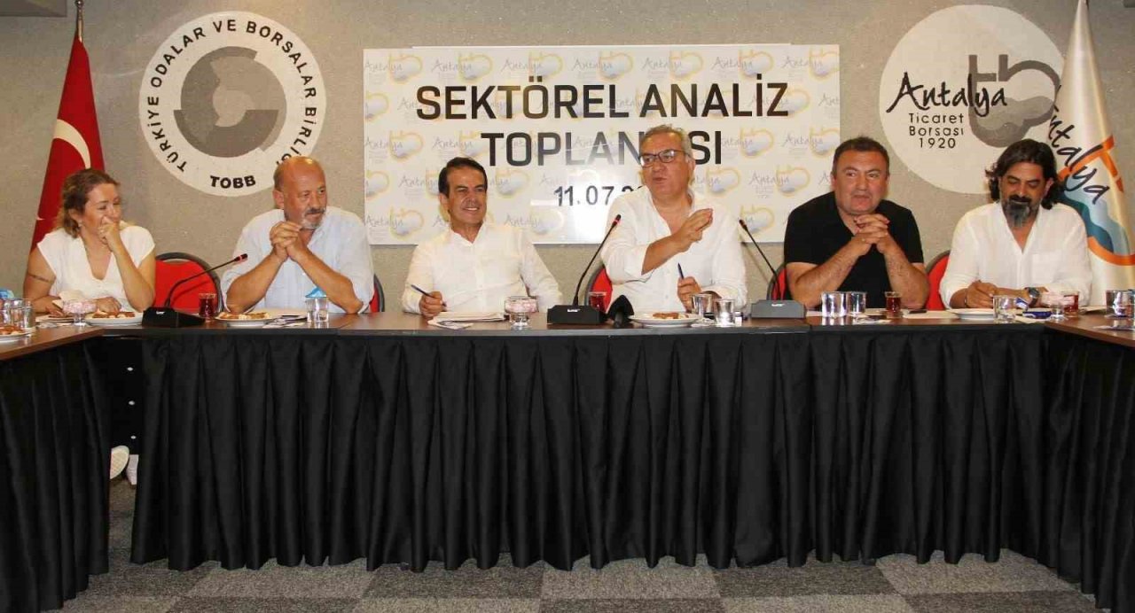 ATB öncülüğünde kesme çiçek sektörü masaya yatırıldı