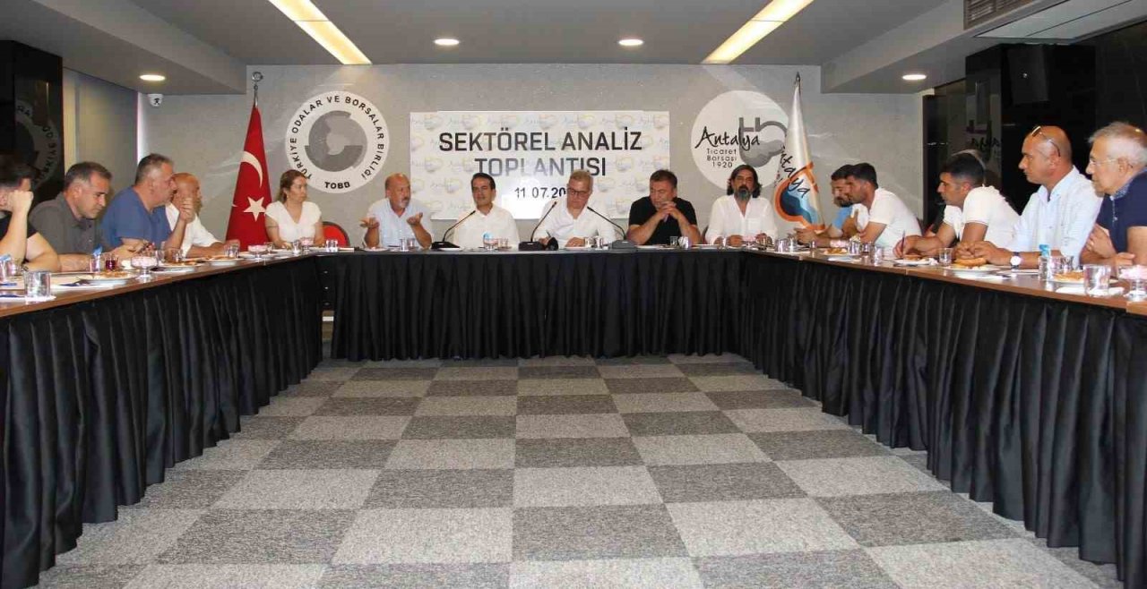 ATB öncülüğünde kesme çiçek sektörü masaya yatırıldı