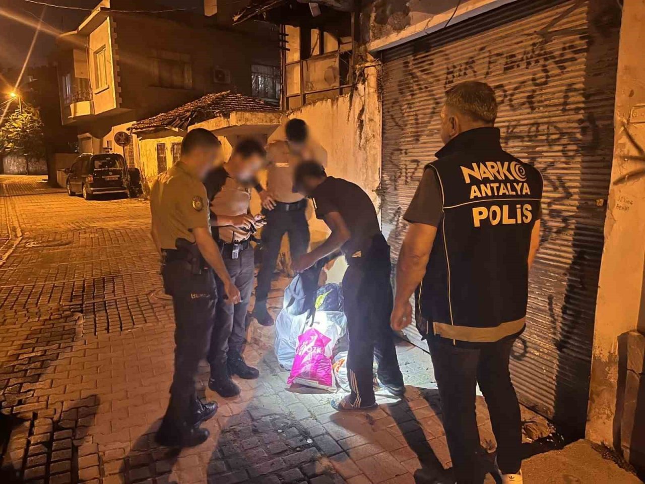 Antalya’da narkotik uygulamasında 26 şahıs yakalandı