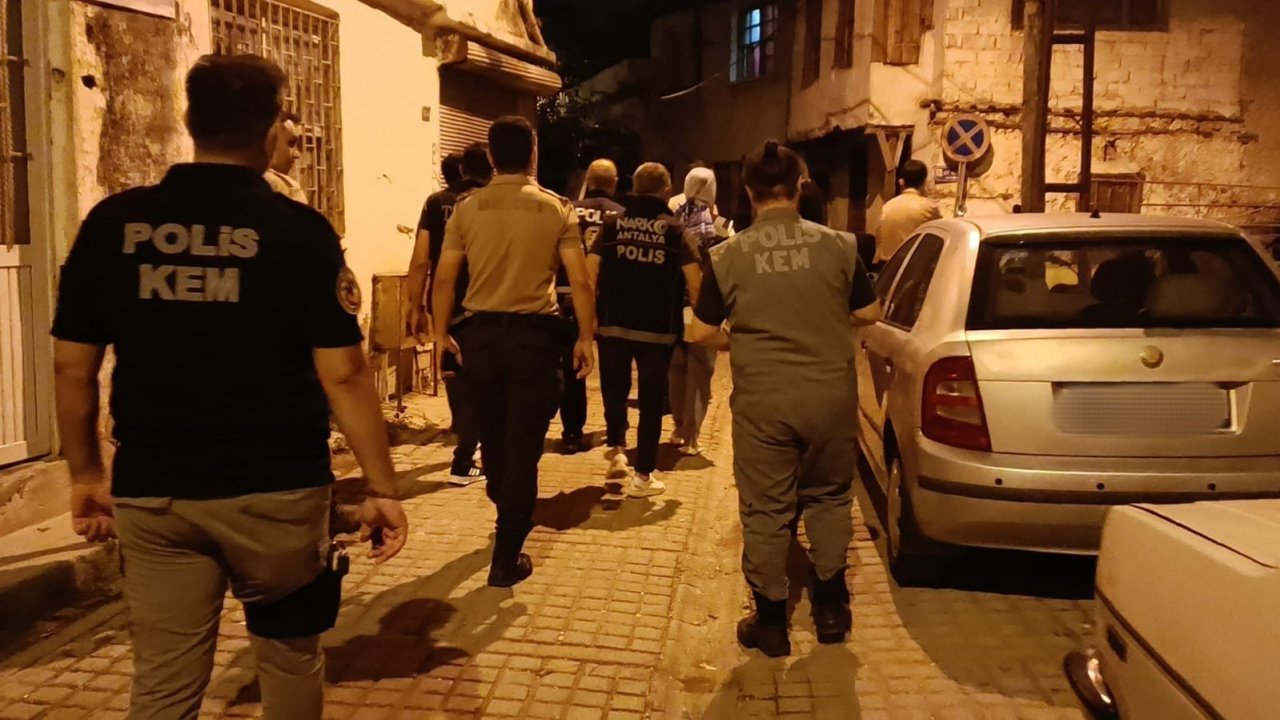 Antalya’da narkotik uygulamasında 26 şahıs yakalandı