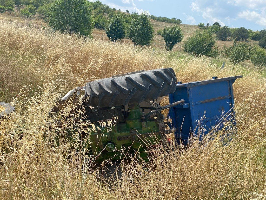 Arkasındaki araçlara yol vereyim derken az kalsın canından oluyordu