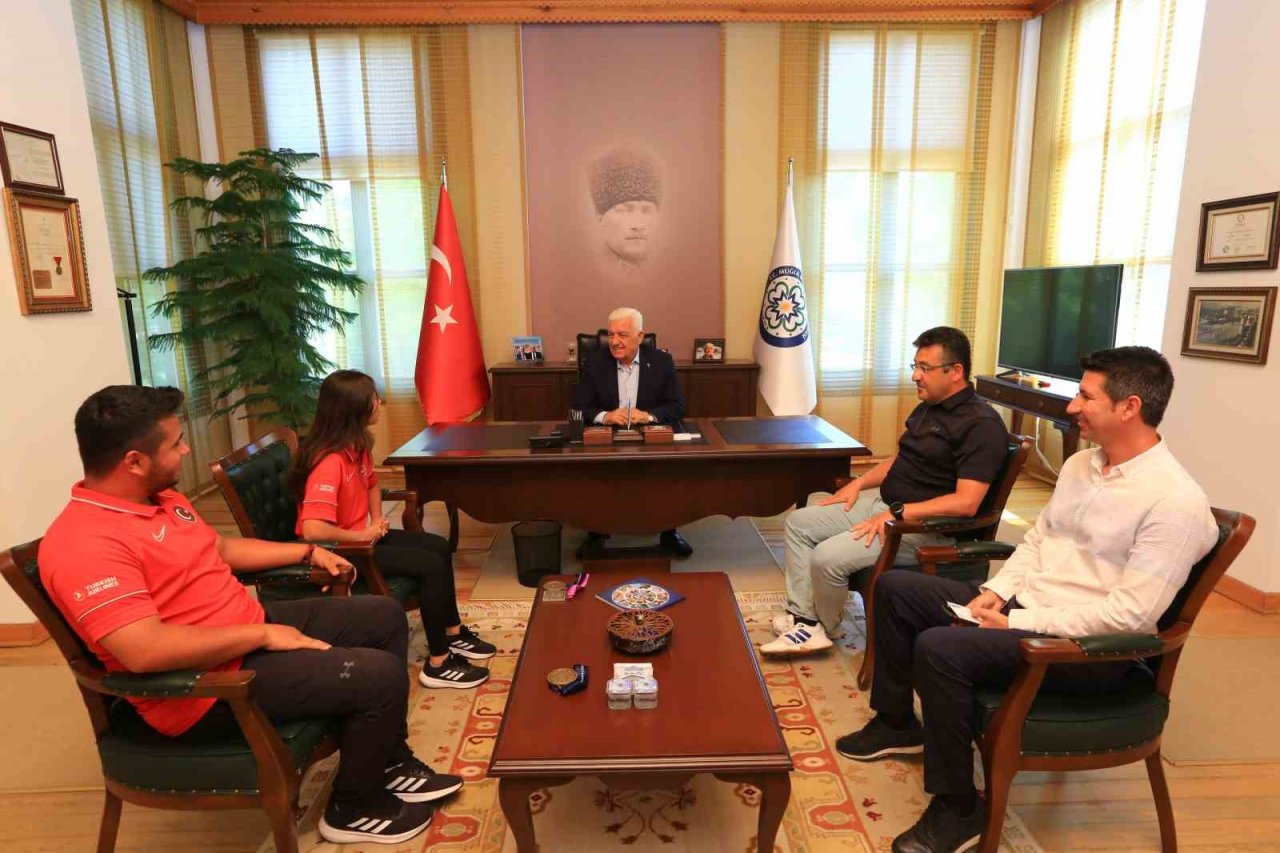 Muğla’nın gururu okçular Başkan Gürün’ü ziyaret etti